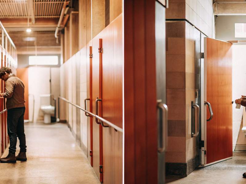 4-best-practices-for-designing-compliant-toilet-compartments