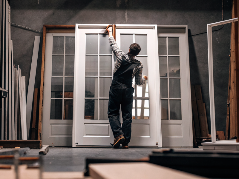 best-practices-for-commercial-wood-doors-with-glass-installation