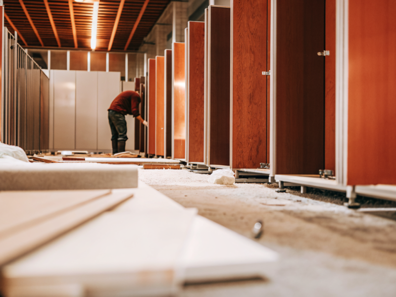 best-practices-for-floor-to-ceiling-bathroom-partitions
