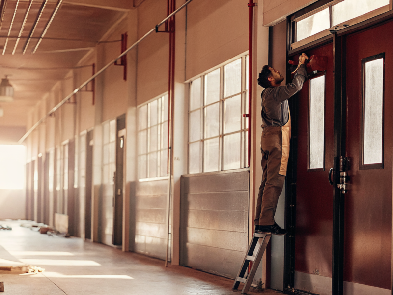 how-to-tell-right-or-left-hand-door-a-contractors-guide